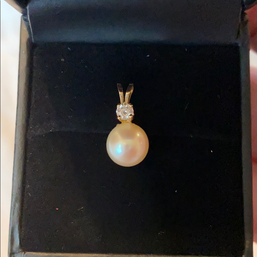 Pearl And Diamond Pendant.